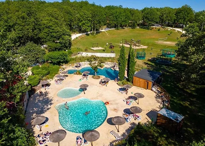 Kemping 3 Etoiles - Piscine - Efchcf *