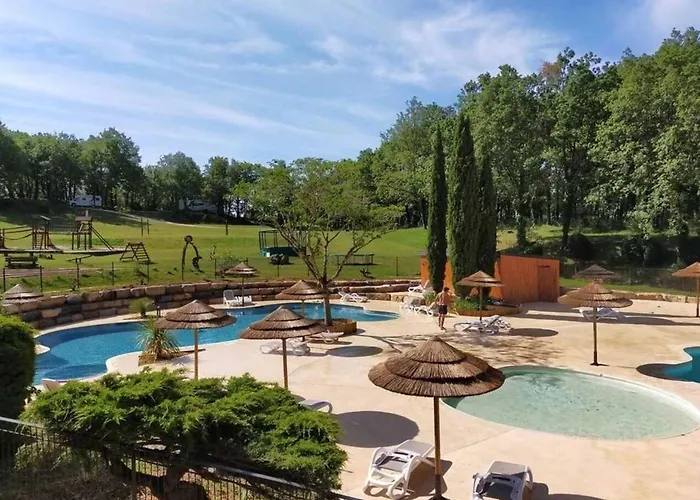 3 Etoiles - Piscine - Efchcf